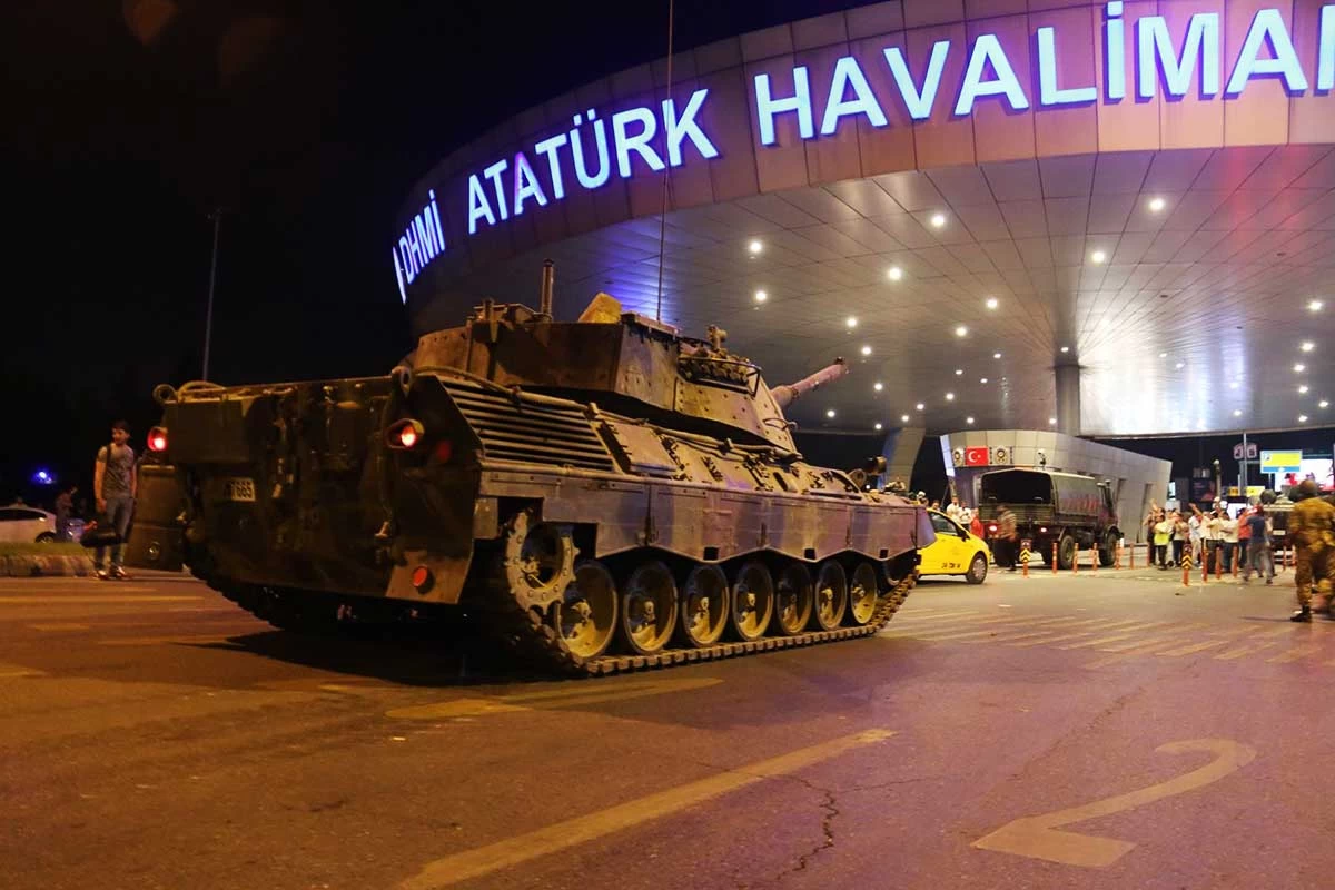 Τουρκία: Το Ανώτατο Δικαστήριο προδιέγραψε… την τύχη των συλληφθέντων «πραξικοπηματιών»